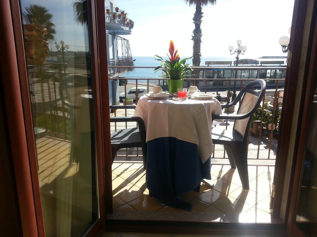 La Piazzetta * Giardini-Naxos